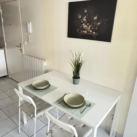 Cine A La Maison ! A 3 Min Du Metro Saint-Ouen (Seine-Saint-Denis)
