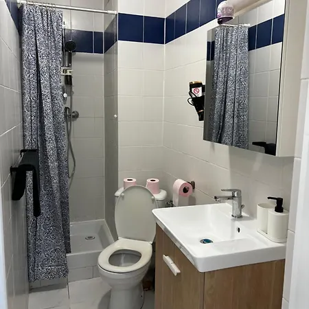 Apartment Cine A La Maison ! A 3 Min Du Metro Saint-Ouen (Seine-Saint-Denis)